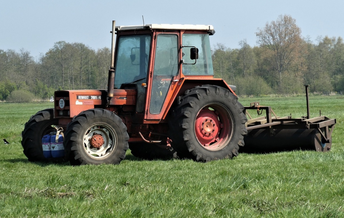 Statystyki sprzedaży nowych ciągników rolniczych – liderem pozostaje John Deere